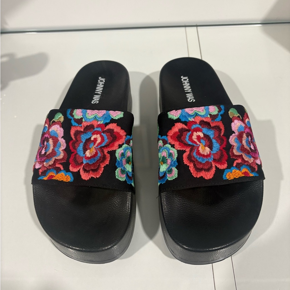 Johnny Was Black Sandals with Colorful Floral Embroidery 7.5 - Picture 6 of 9